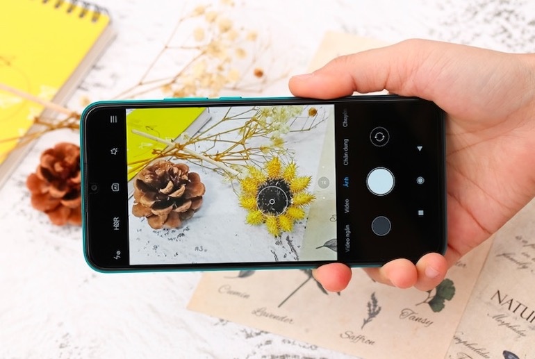 Bo doi smartphone Xiaomi pin khoe, thiet ke phu hop gioi tre hinh anh