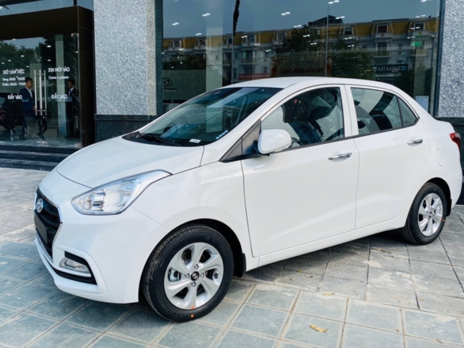 Hyundai Grand i10 - thiet ke sac sao, dong co khoe, gia tu 330 trieu hinh anh