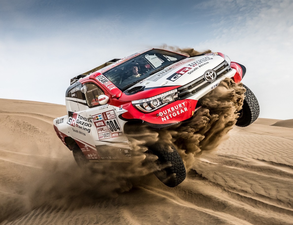 Toyota Hilux 2020 thiet ke khoe khoan, kem goi cong nghe Safety Sense hinh anh