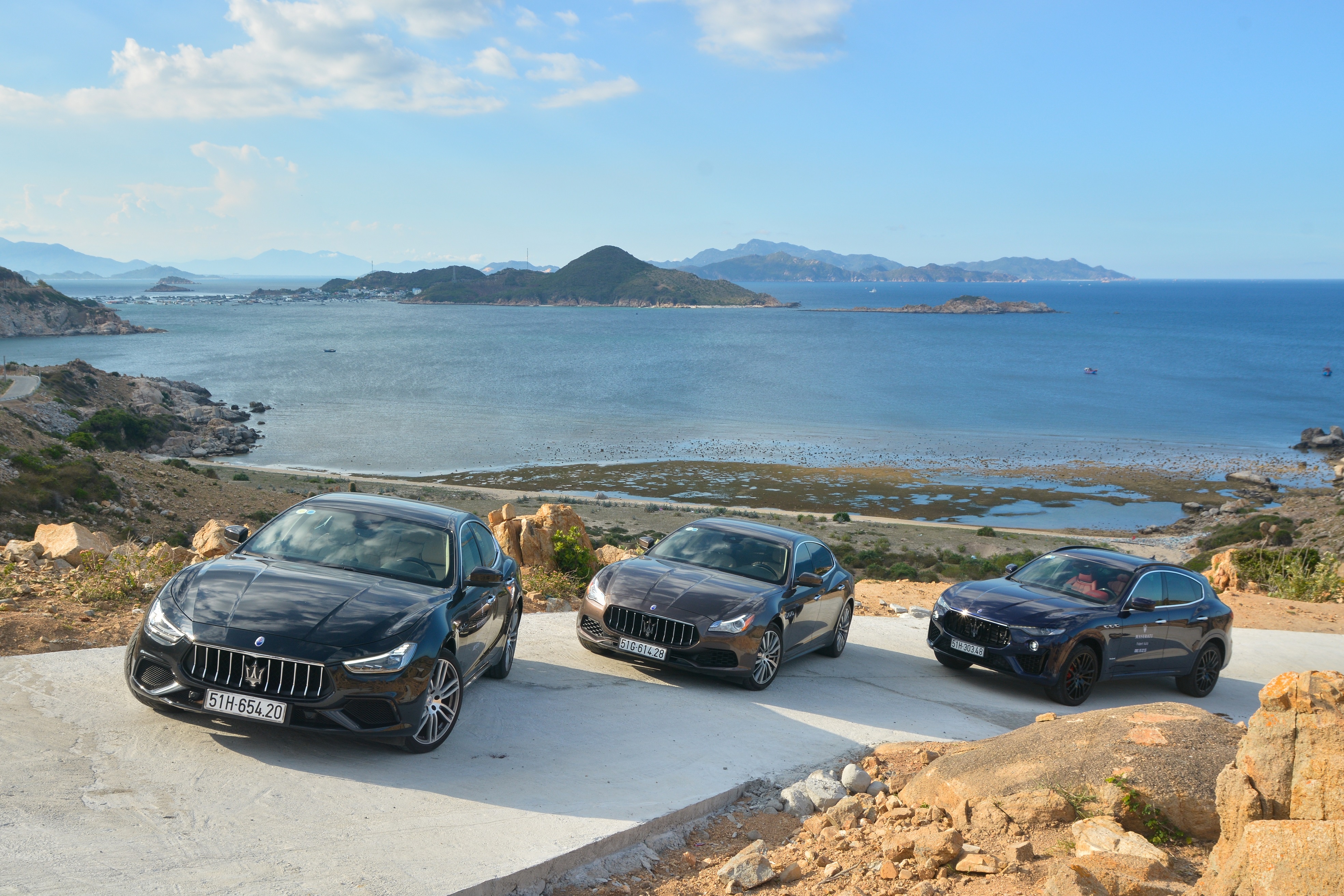 Chinh phuc cung duong mien Trung cung ‘con trai than bien’ Maserati hinh anh