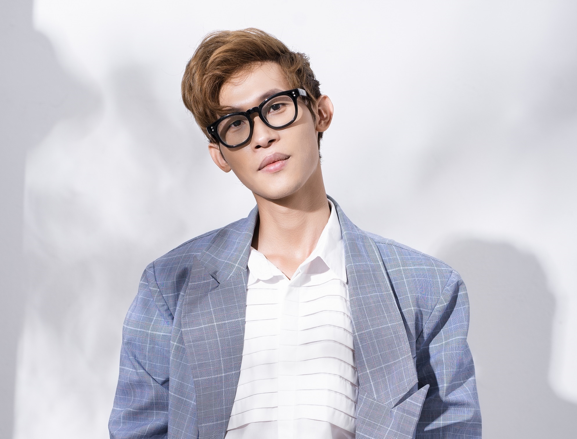 Stylist Khuc Manh Quan: ‘Moi lan lam viec deu nhu lan cuoi’ hinh anh