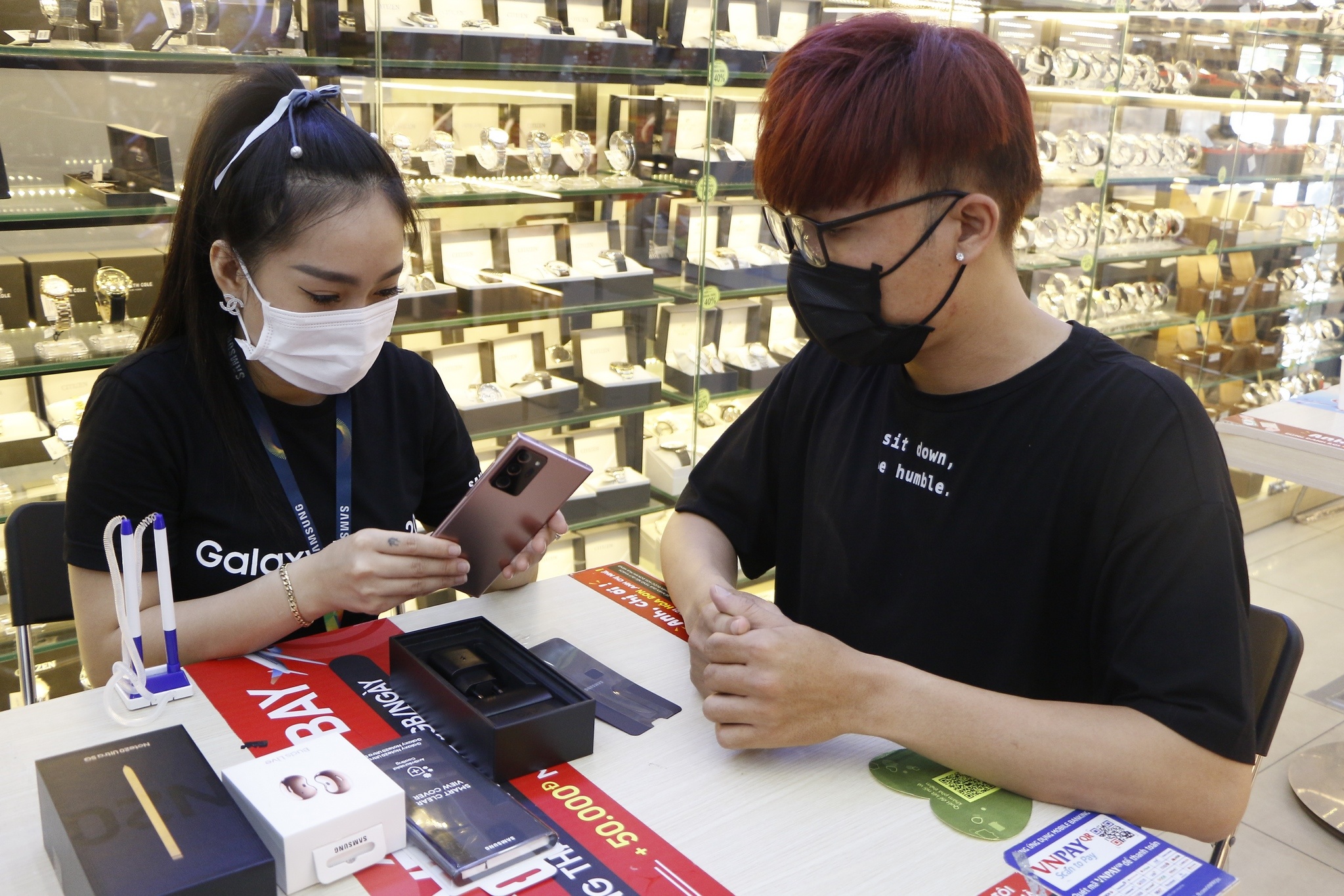 FPT Shop giao Galaxy Note20 cho khach ngay trong dem mo ban hinh anh