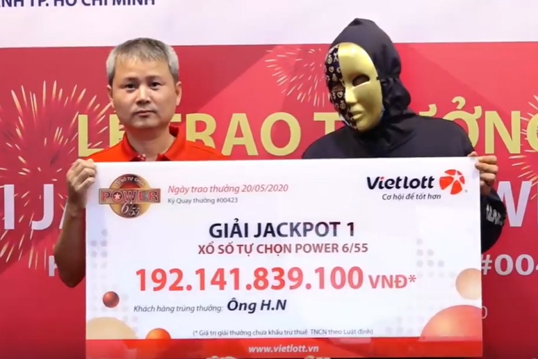 Vietlott trao 1.300 ty dong cho nguoi trung giai trong 6 thang dau nam hinh anh