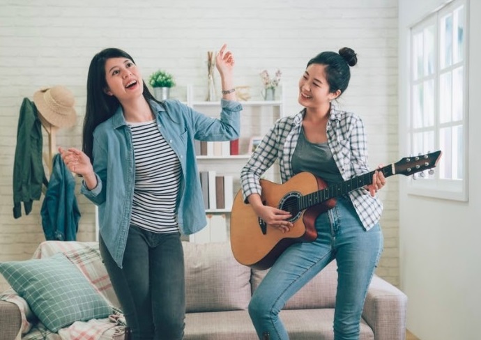 Muon kieu chill tai nha, song lac quan thoi dich hinh anh