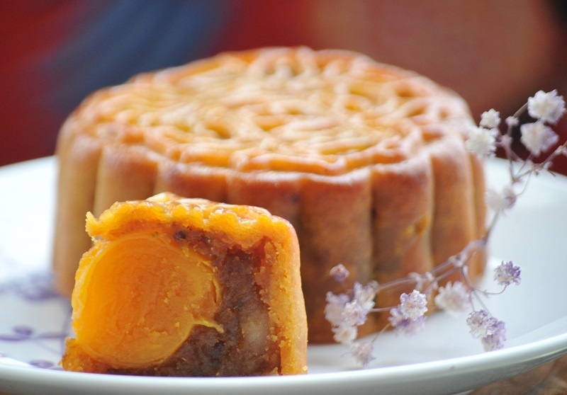 Thuong thuc banh Trung thu 'choc troi' tai Vinpearl Luxury Landmark 81 hinh anh