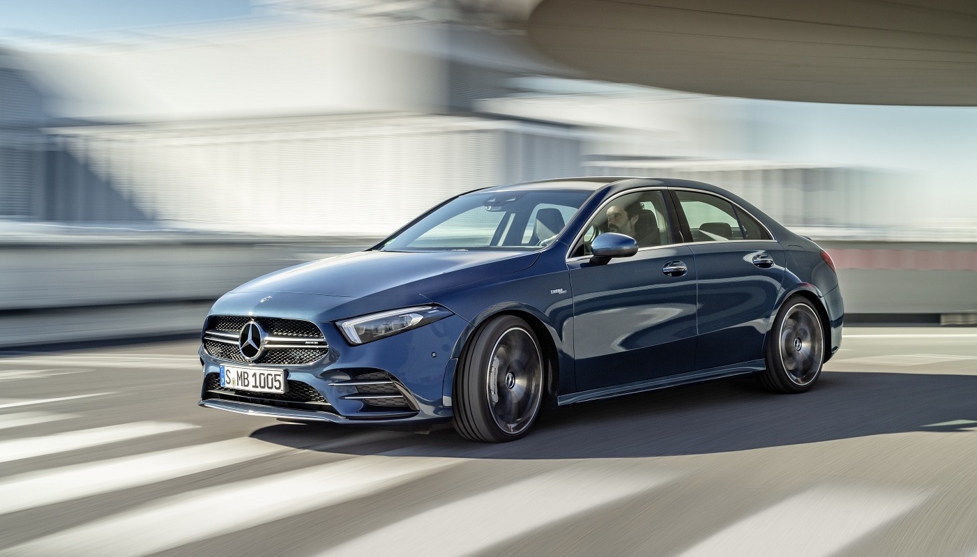 Mercedes A 35 4MATIC - sedan the thao 306 ma luc, gia tu 2,25 ty dong hinh anh