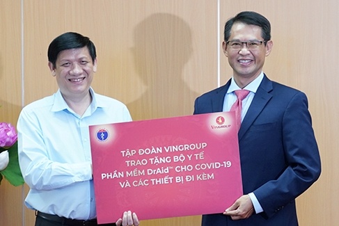 Vingroup trao tang Bo Y te phan mem ho tro dieu tri Covid-19 hinh anh