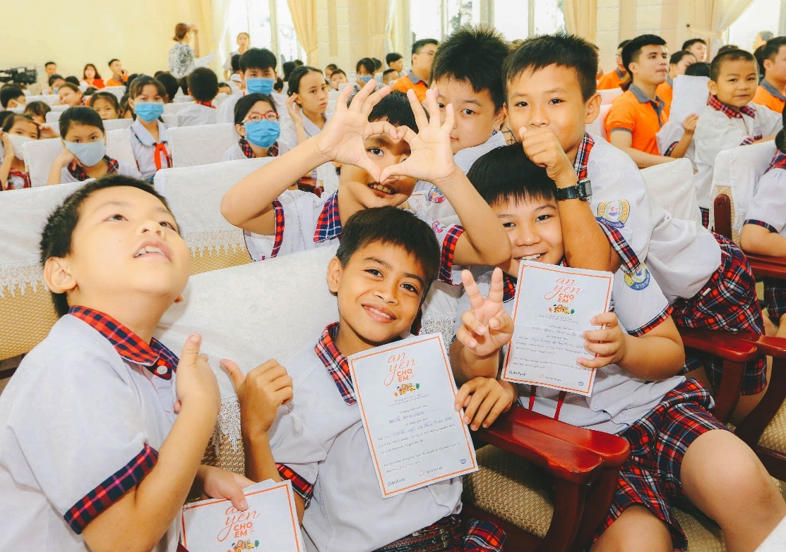 yêu thương thời dịch ảnh 1 yeu thuong thoi dich anh 1