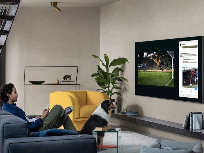 Samsung mang san van dong ve phong khach cua ban hinh anh