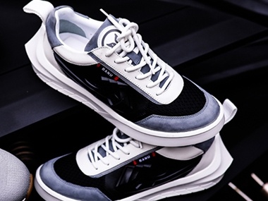 Thuong hieu giay khat vong dinh hinh tuong lai sneaker hinh anh