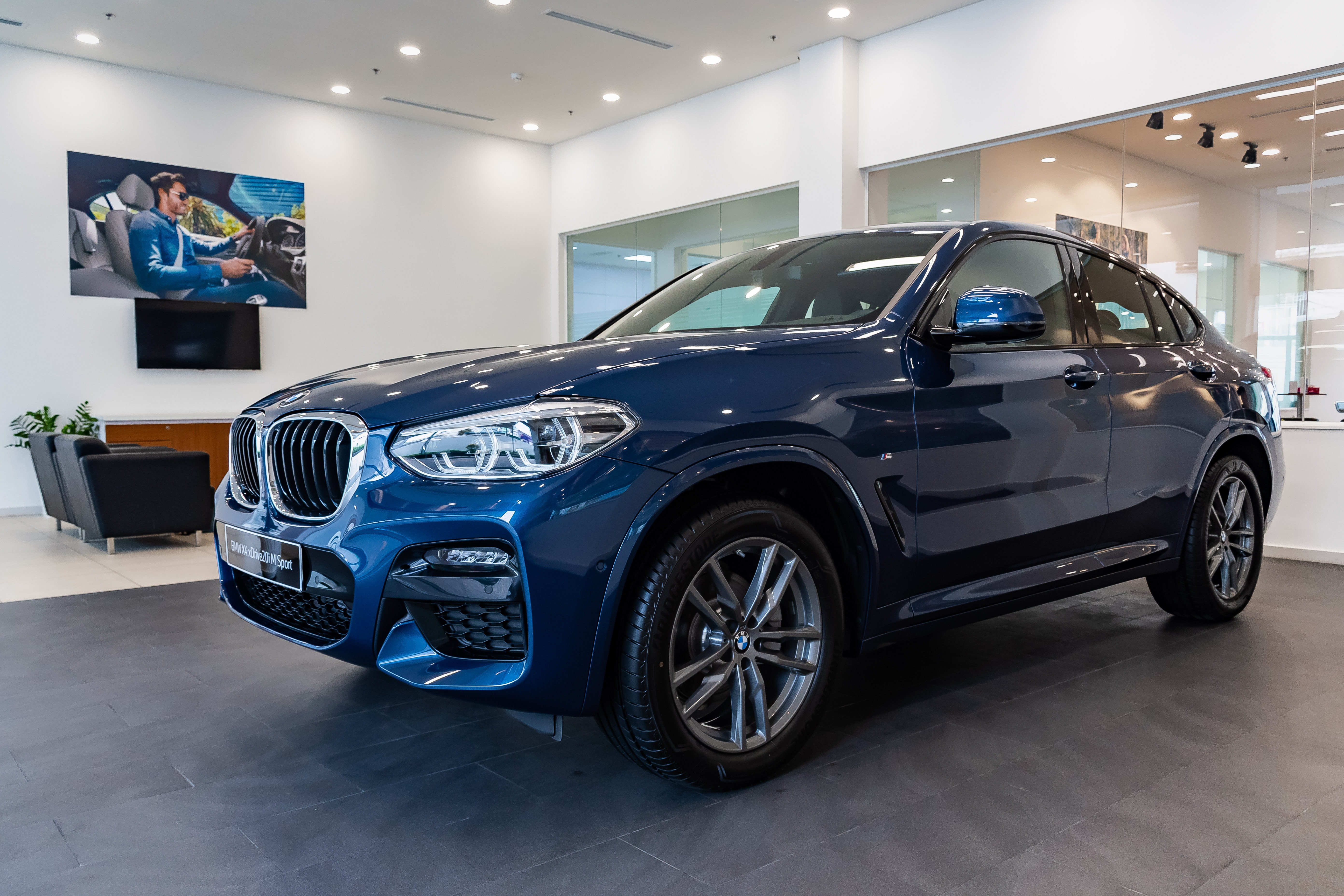 Chi tiet BMW X4 xDrive20i M Sport 2020 tai Viet Nam hinh anh
