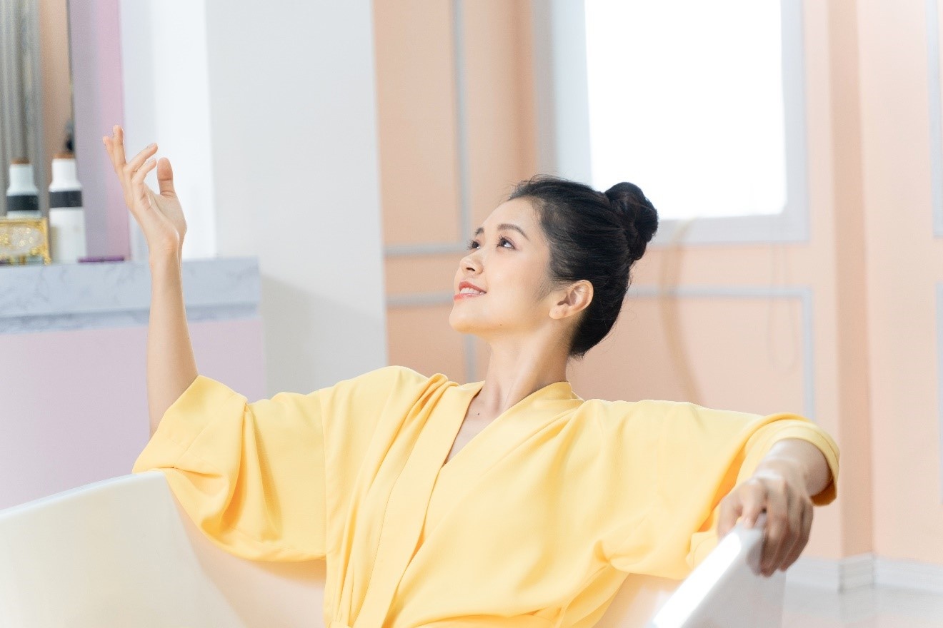 Suni Ha Linh va Pham Dinh Thai Ngan lan dau ket hop trong MV moi hinh anh