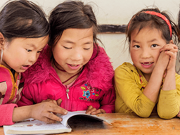 Hura dong hanh cung tre den truong hinh anh