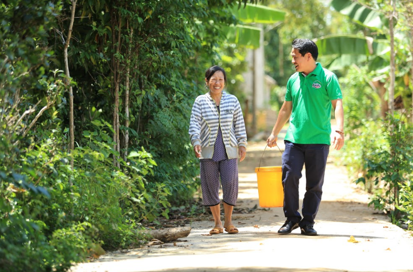 Nguoi dan Quang Tri cho don niem vui nuoc sach hinh anh