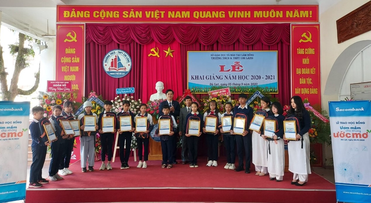 hoc bong Sacombank anh 2