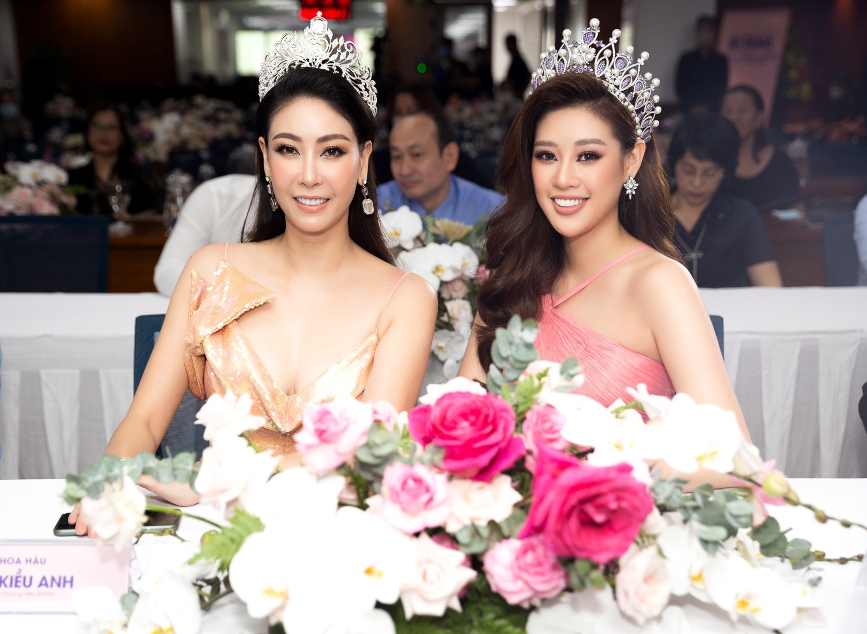 Ha Kieu Anh, Khanh Van hoi ngo tai su kien hinh anh