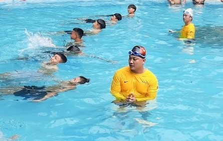 Tap doan TH hanh dong vi moi truong an toan cho tre hinh anh