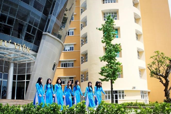 Truong Dai hoc Ngan hang TP.HCM (BUH) anh 2