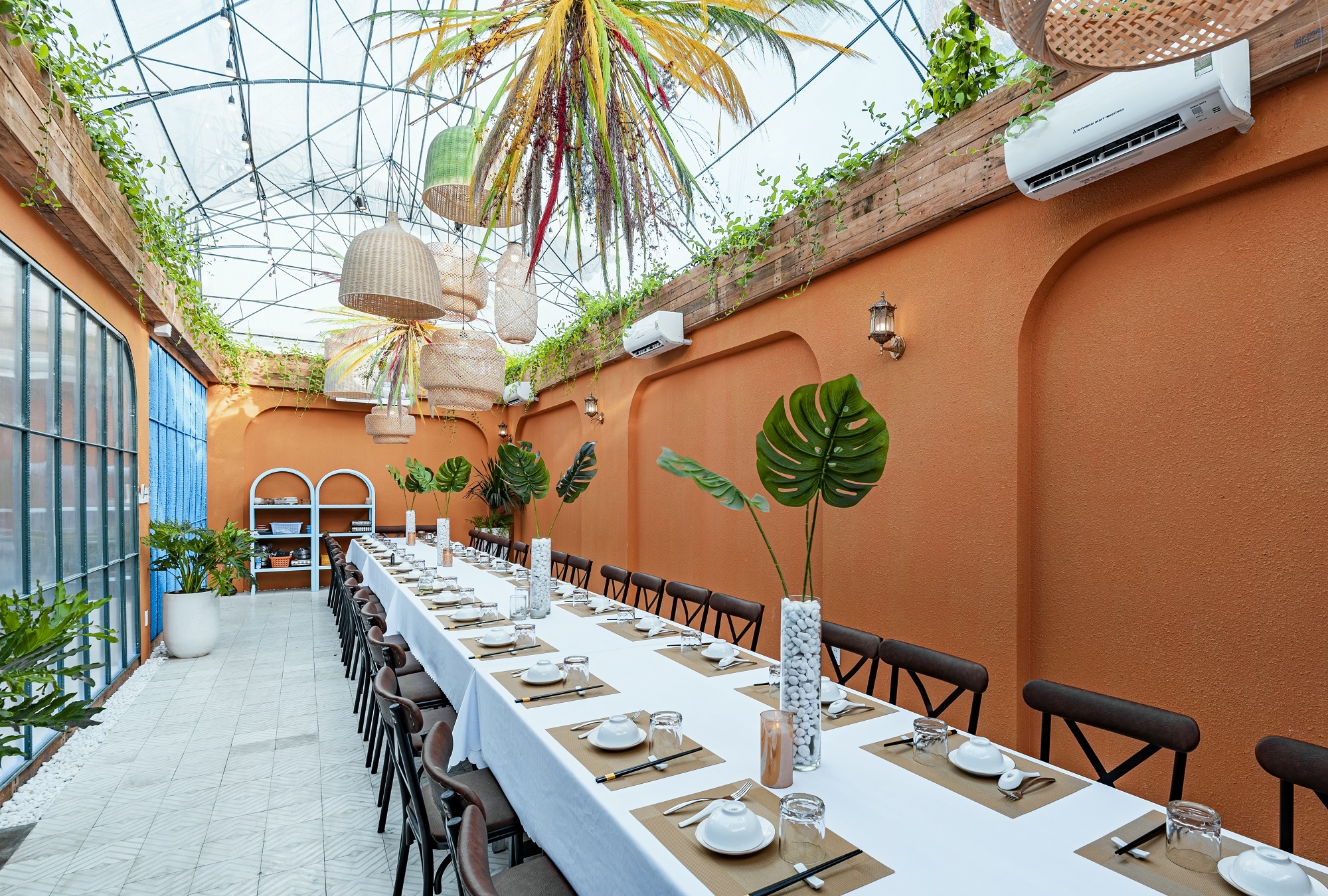 Thuong thuc hai san trong khong gian Dia Trung Hai hinh anh