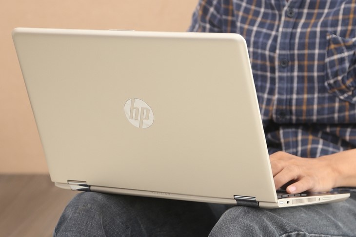 Sinh vien len doi laptop cho nam hoc moi tai The Gioi Di Dong hinh anh
