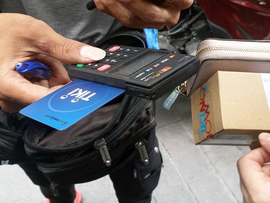 Thanh toan qua may mPOS, nhan them coupon Tiki hinh anh