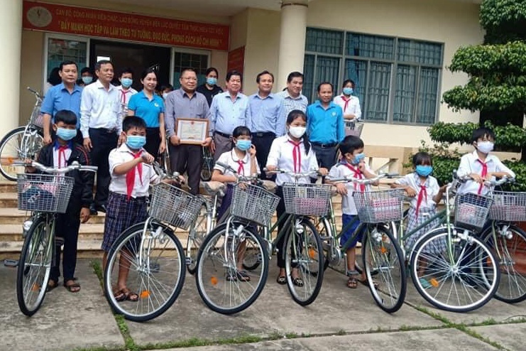 Nam Long ho tro hoc sinh ngheo vuot kho thoi dich hinh anh