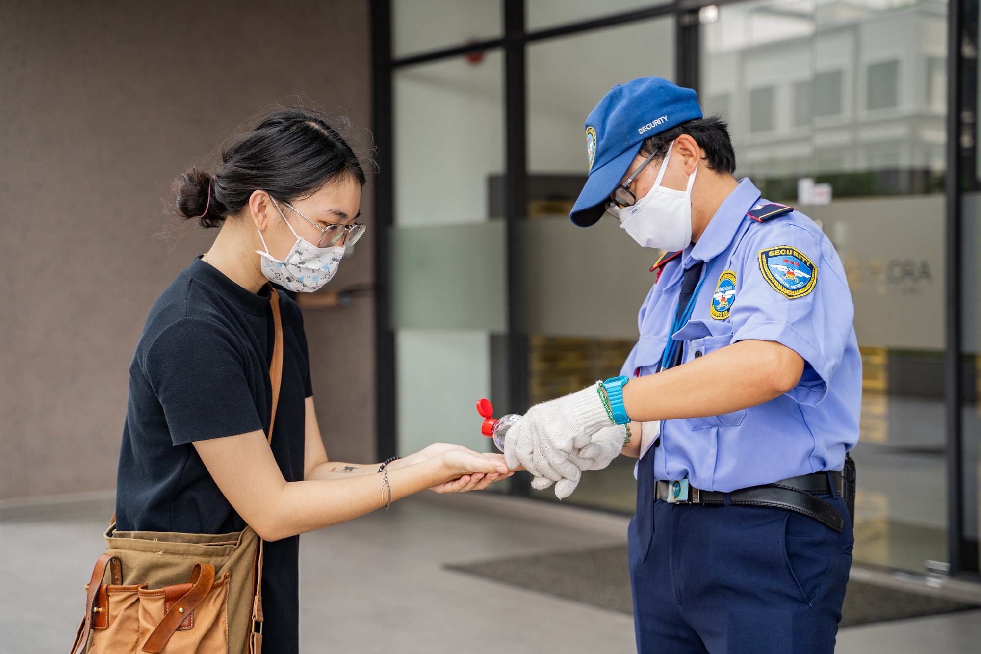 Nhung nguoi tham lang gop phan phong chong dich hinh anh