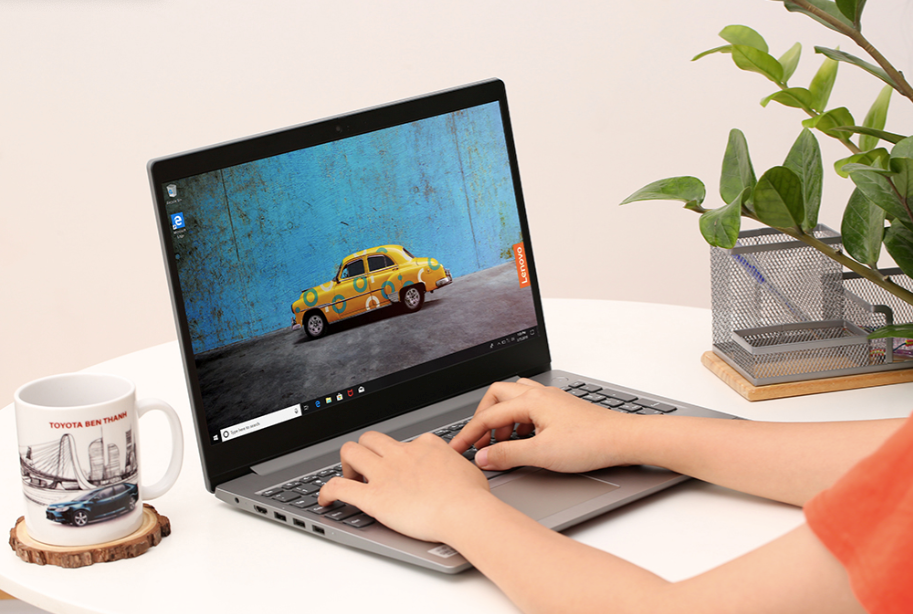 Sinh vien nen uu tien chon laptop thoi trang hay cau hinh khoe? hinh anh