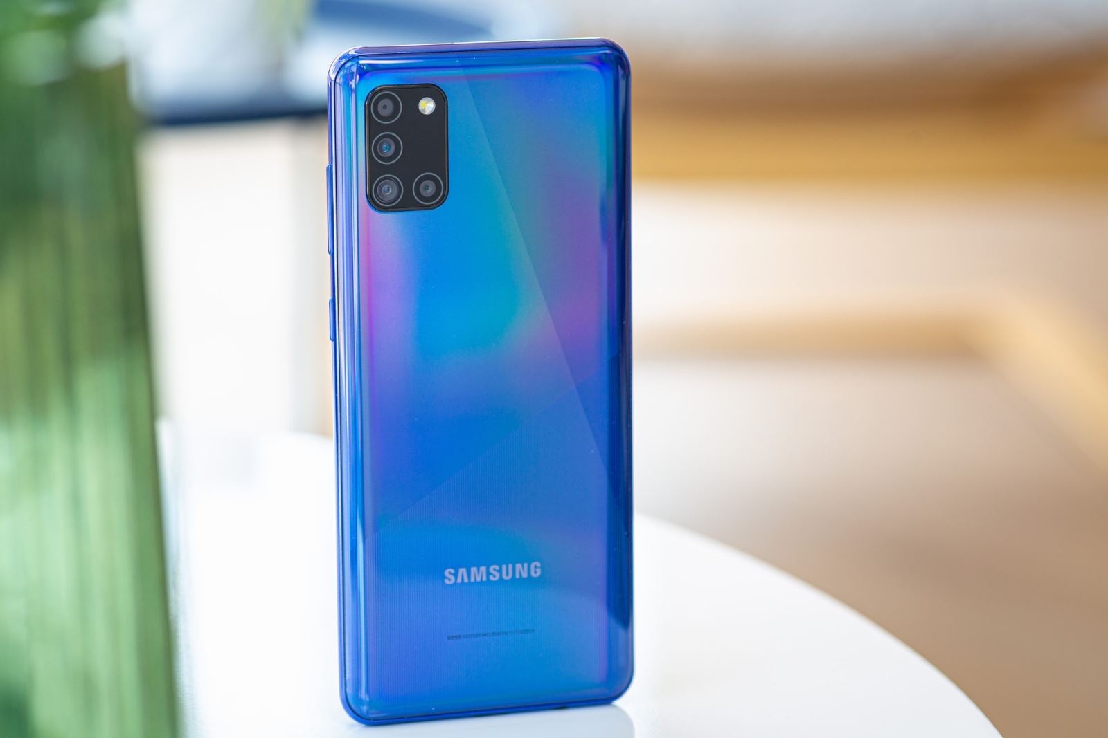 Loat smartphone gia re dang so huu tai FPT Shop hinh anh