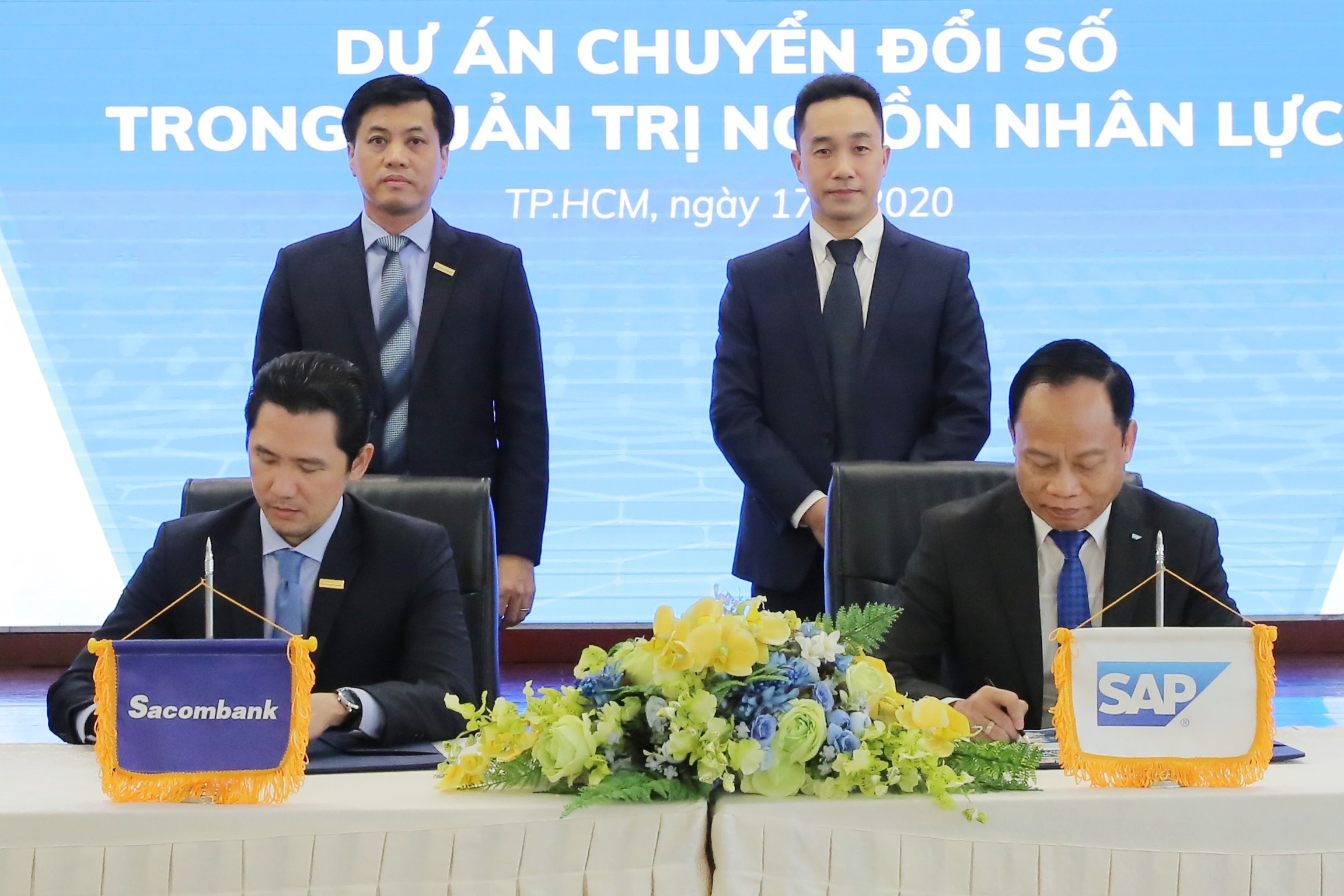 Sacombank day manh so hoa trong quan tri nhan su hinh anh