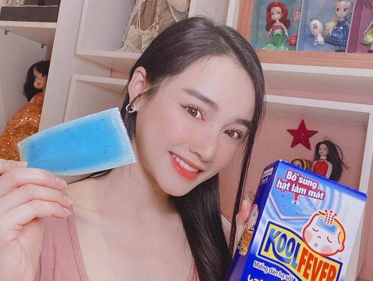 Nha Phuong chia se cach ha sot cho be luc giao mua hinh anh