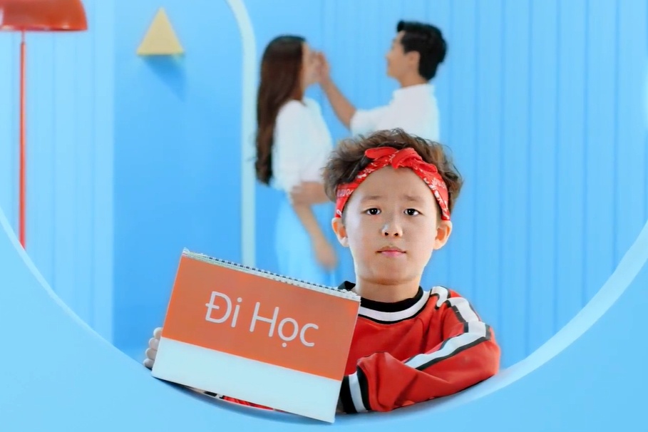 Rapper nhi Piggy xin bo me cho di hoc trong MV moi hinh anh