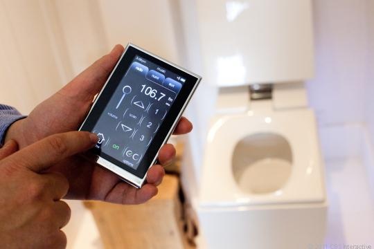 Thiet bi ve sinh thong minh dinh hinh can ho cao cap hinh anh