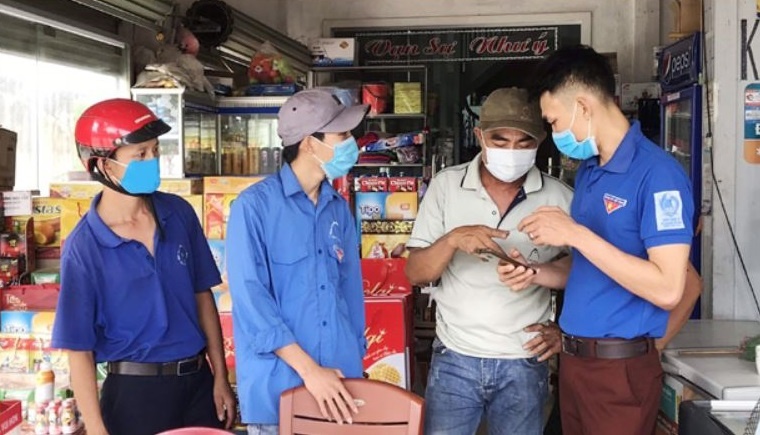 Cong an xa Cam Trung anh 2
