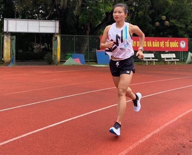 Cung VDV Nguyen Thi Oanh lan toa tinh than chay bo hinh anh