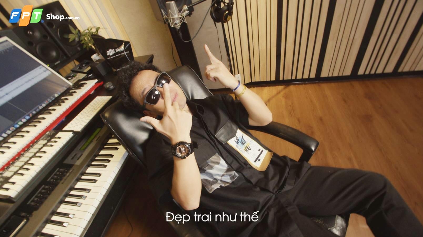 Rapper Tien Dat tung MV ve dong ho FPT Shop hinh anh