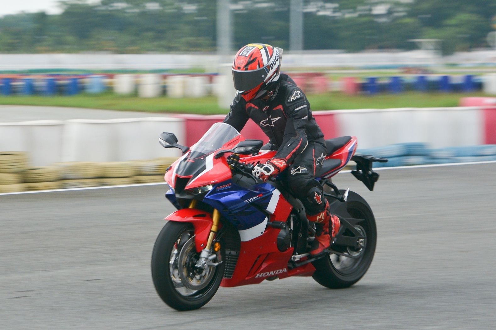 Honda CBR1000RR-R SP dat toc do hon 200 km/h hinh anh