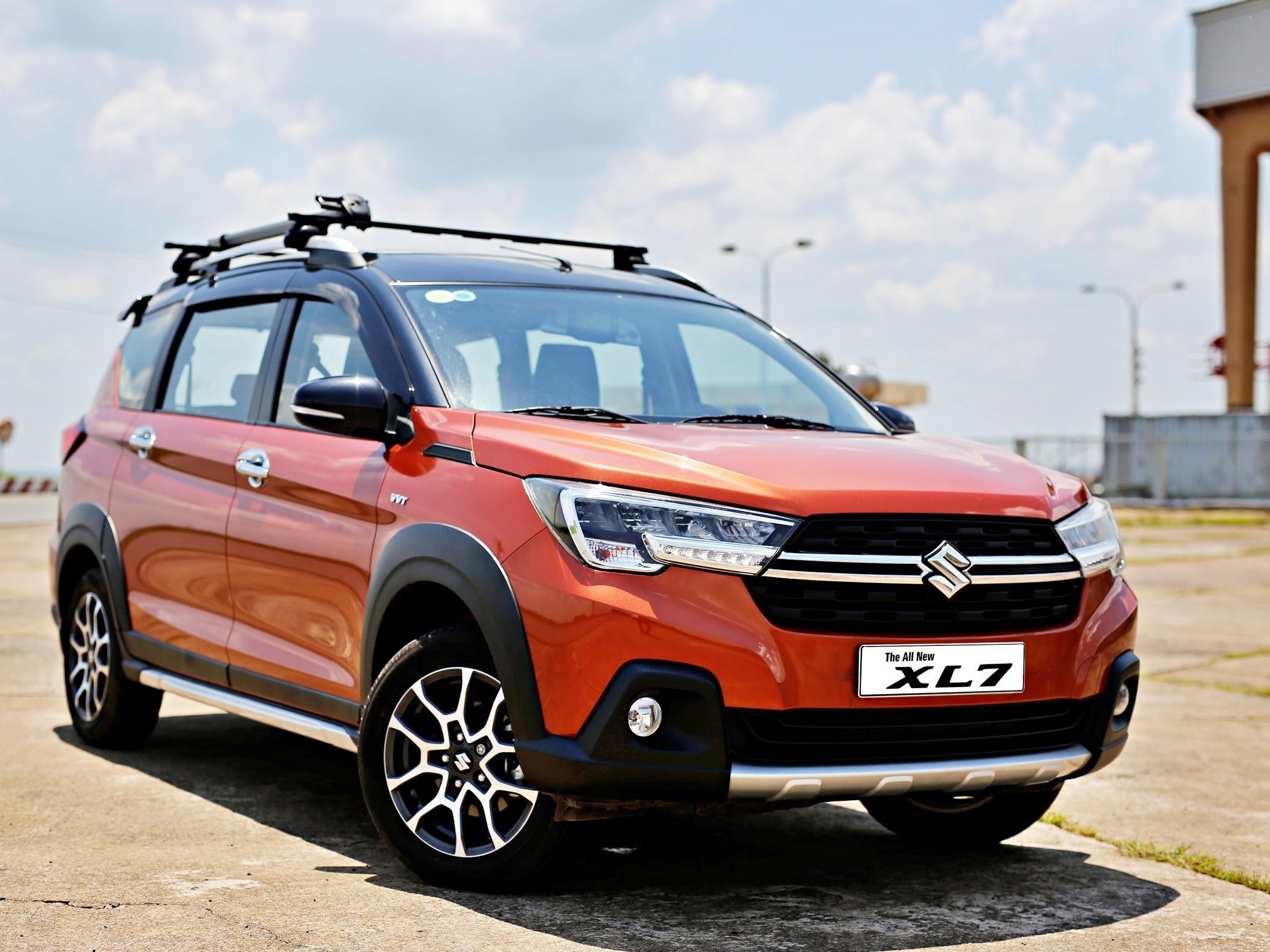 Suzuki XL7 - SUV the thao trang bi nhieu tien nghi hinh anh