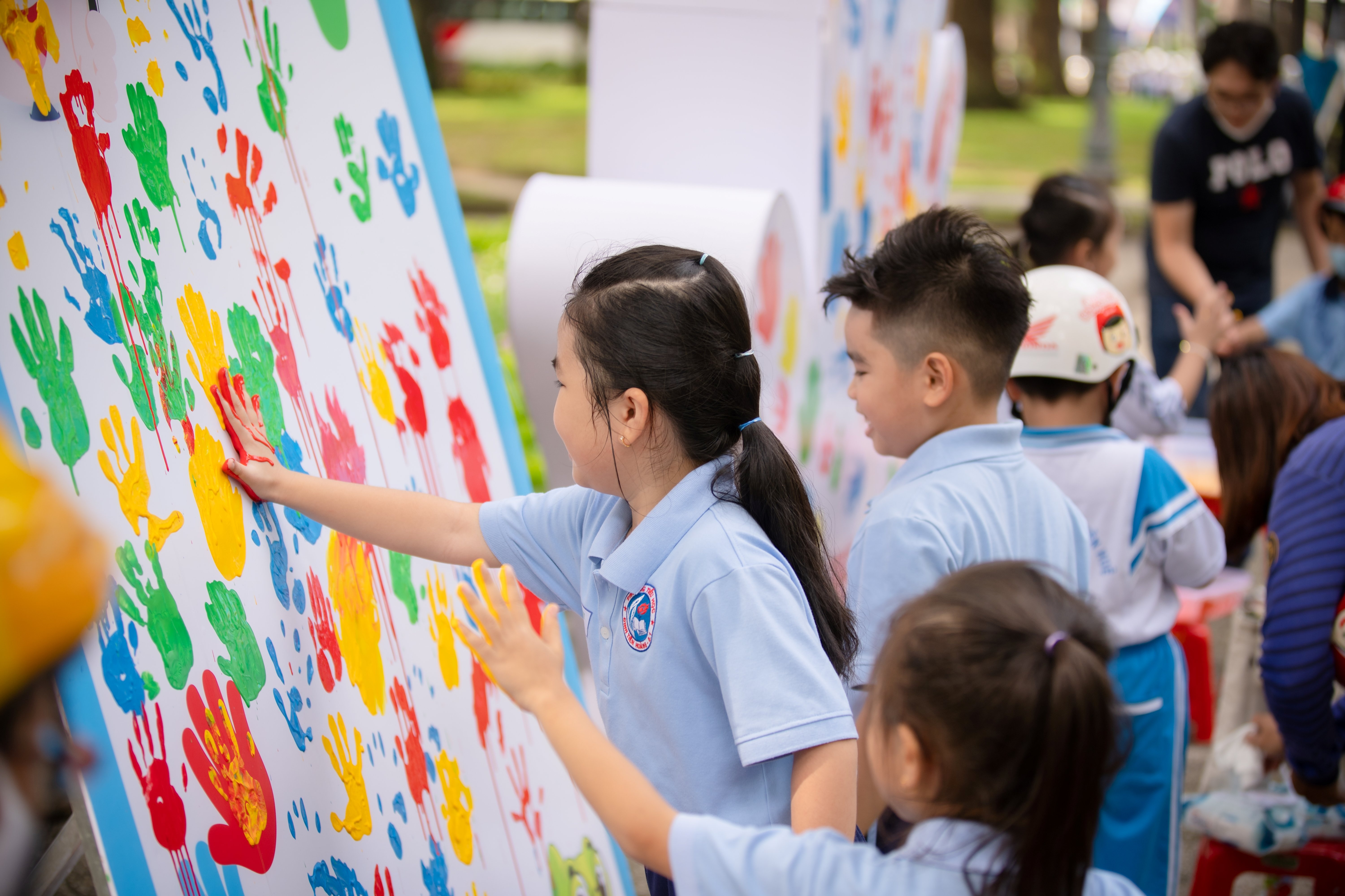 sự kiện đi bộ vận động đội mũ bảo hiểm  ảnh 3 su kien di bo van dong doi mu bao hiem anh 3