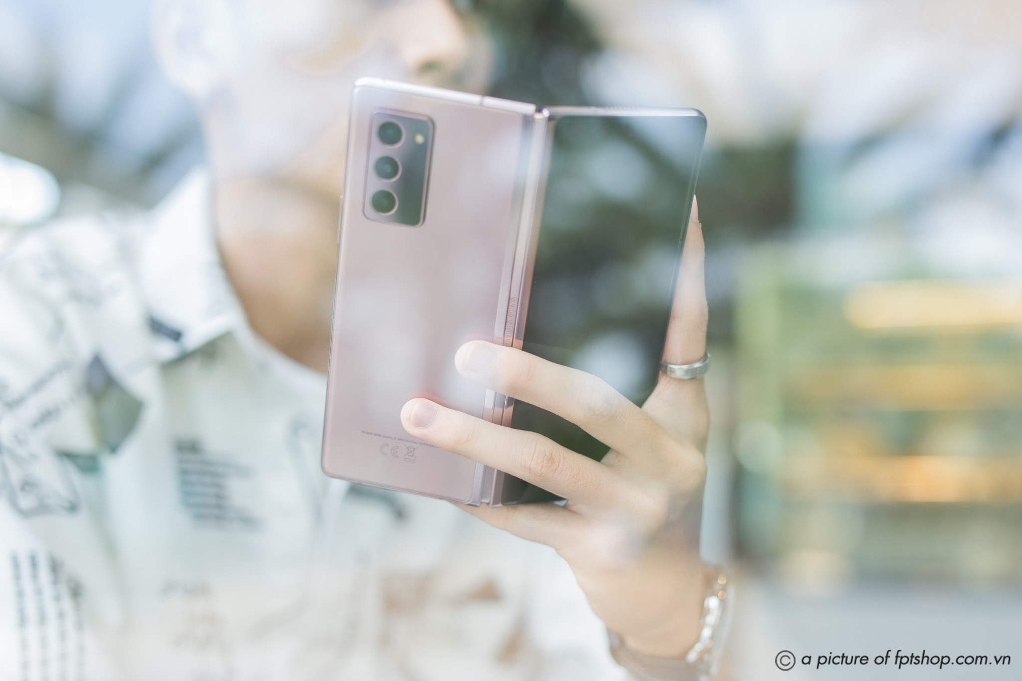 Galaxy Z Fold2 anh 2