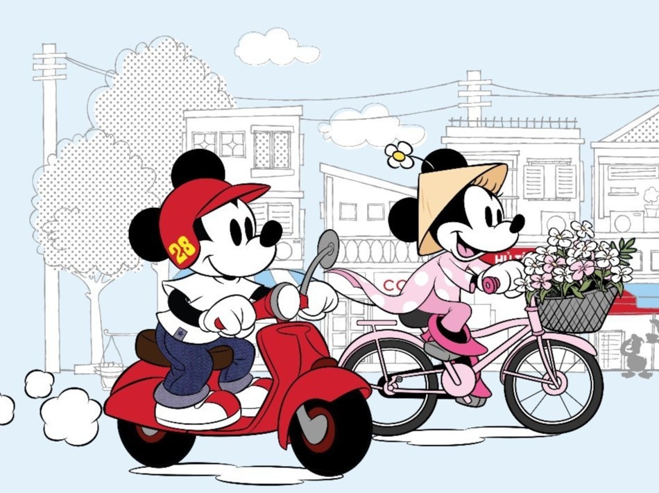 Mickey doi mu bao hiem, di xe may trong du an 'Mickey Go Vietnam' hinh anh