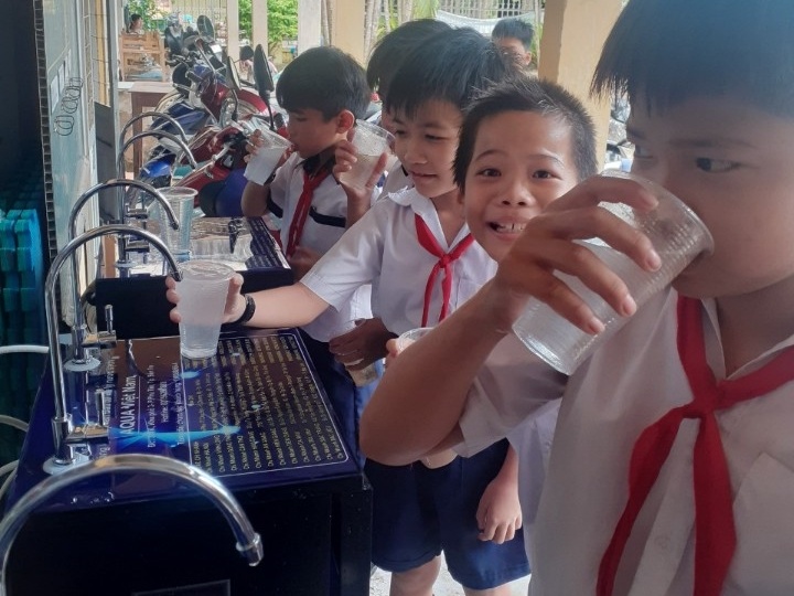 Roche mang Trung thu am ap cho tre em co hoan canh kho khan hinh anh