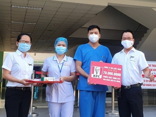 KFC Viet Nam tiep suc Benh vien Da Nang chong dich Covid-19 hinh anh