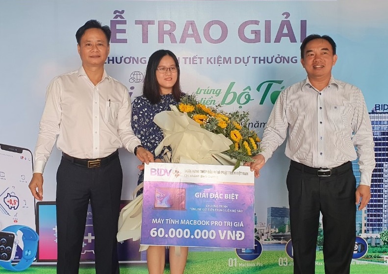 BIDV trao thuong hon 500 trieu dong cho khach hang gui tien online hinh anh