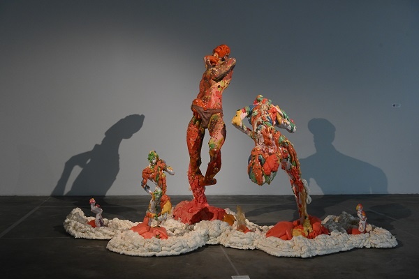 Diem nhan nghe thuat tai trien lam dieu khac 'Ha Noi - Sai Gon' hinh anh