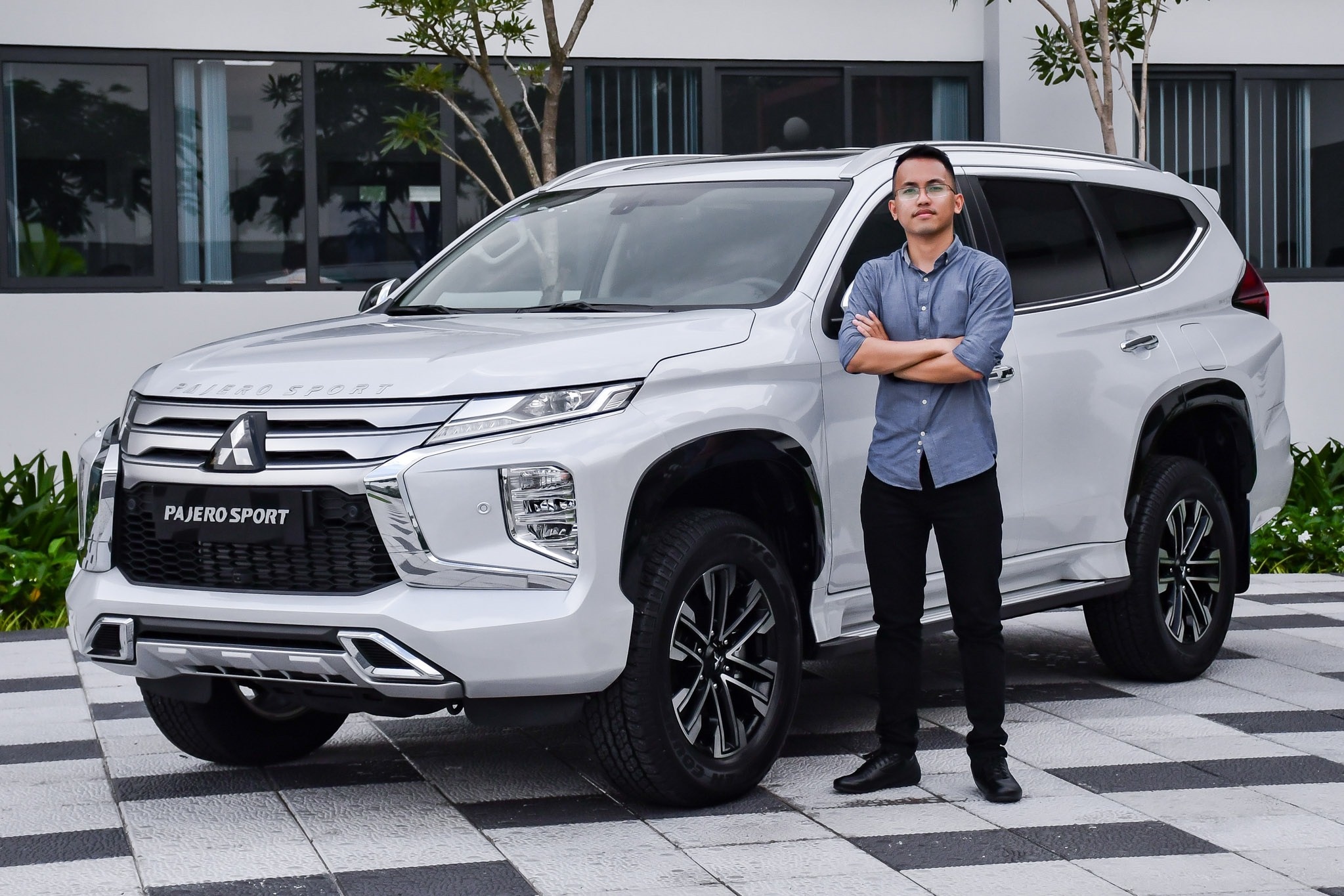 Danh gia nhanh Mitsubishi Pajero Sport 2020 - dep va hien dai hon hinh anh