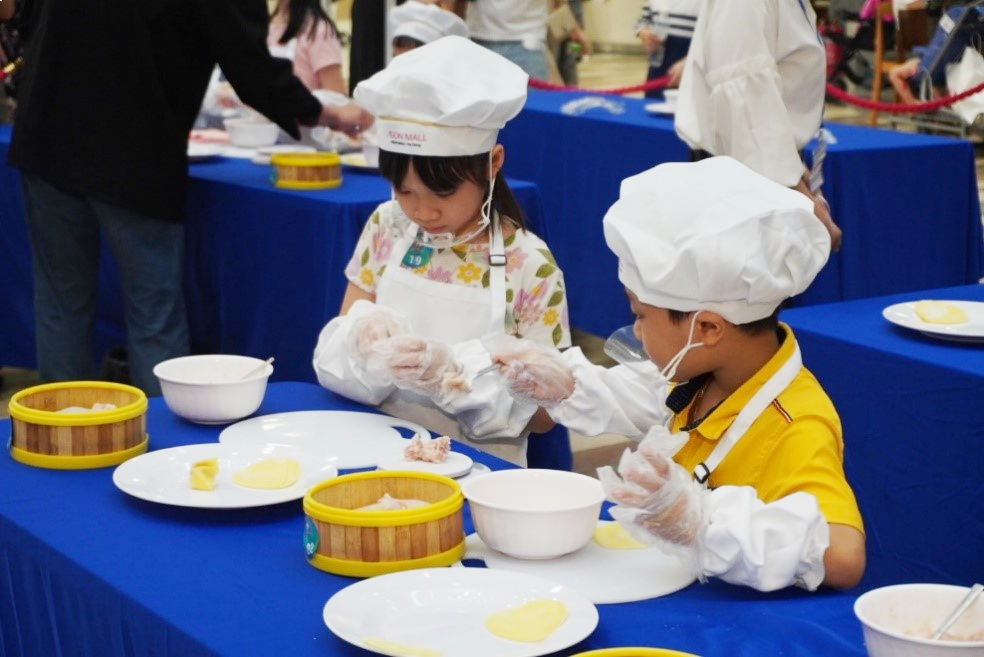 Trai nghiem lam sushi, dimsum, pizza cho be hinh anh