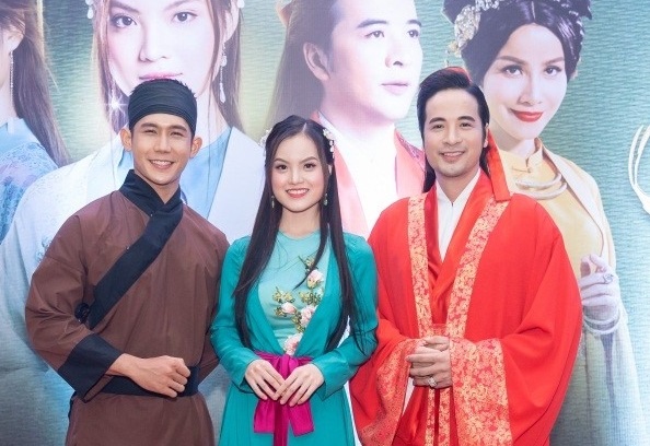 Sunny Dan Ngoc ra mat MV dau tay lay cam hung tu Truyen Kieu hinh anh