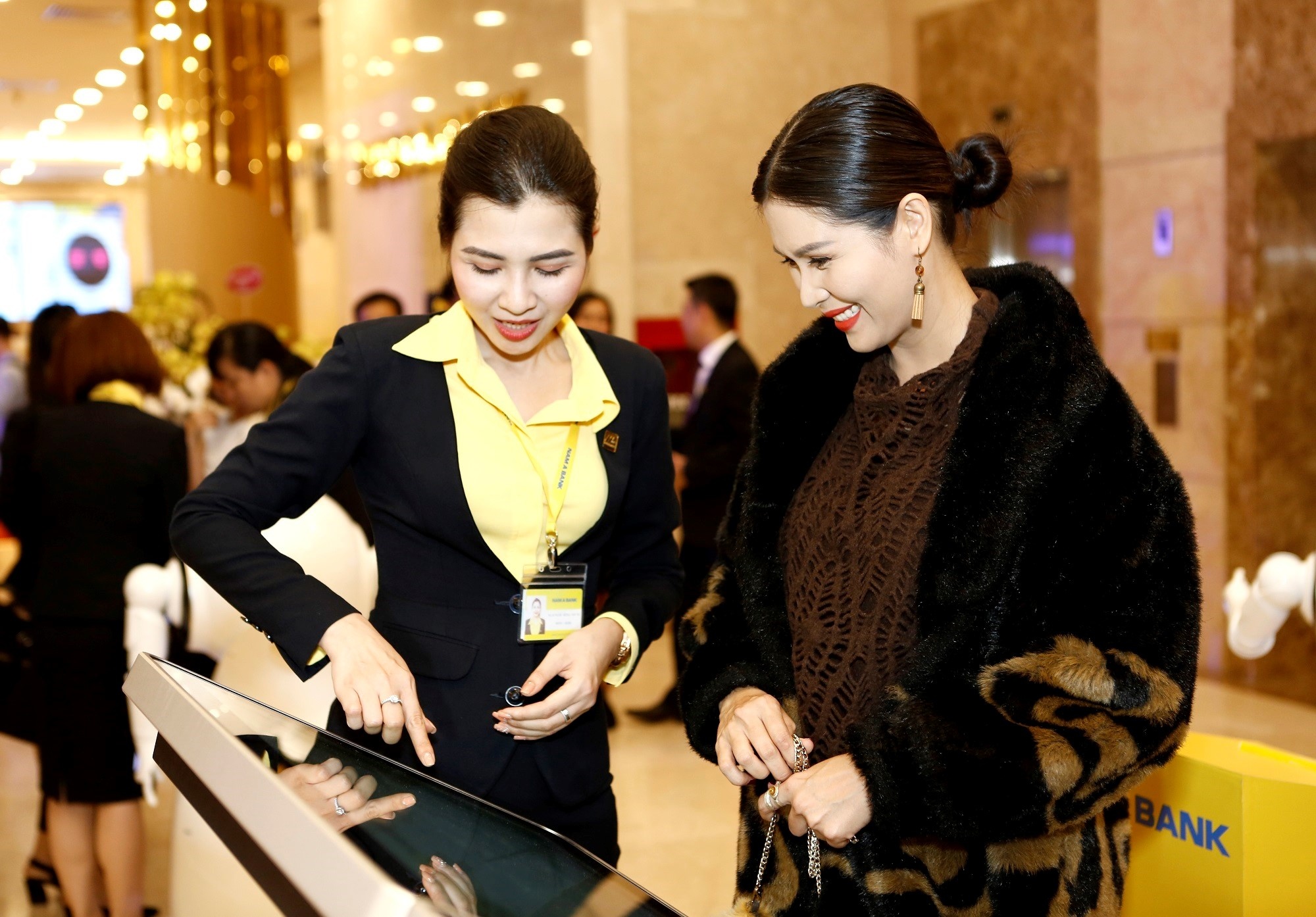 Co phieu Nam A Bank len san hinh anh