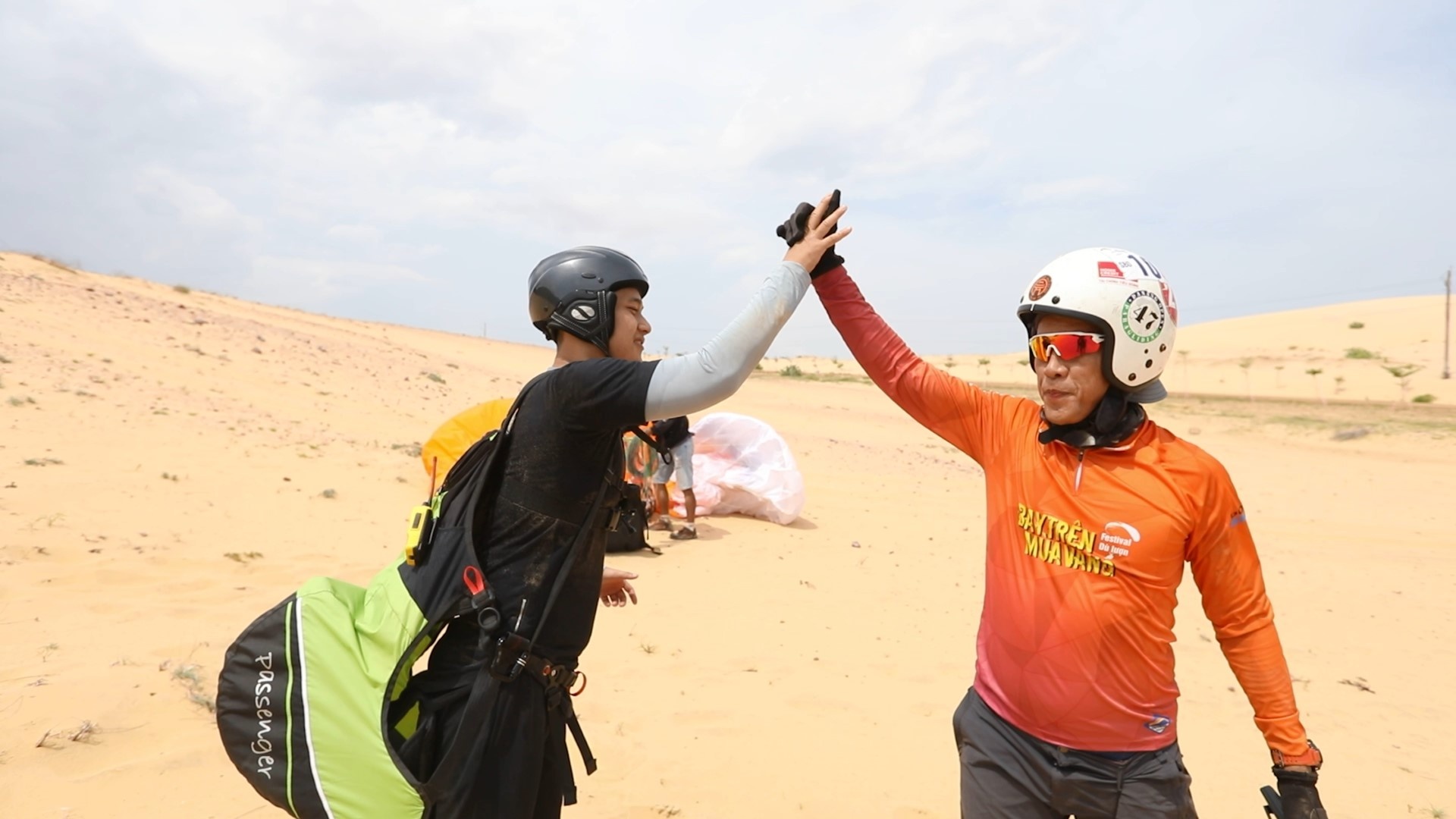 Dua ban cham den uoc mo anh 3